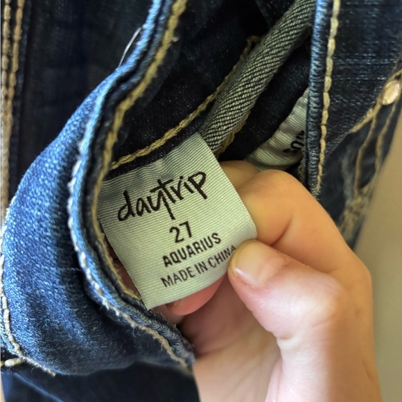 Daytrip Aquarius Dark Wash Cropped Jeans - Picture 6 of 10